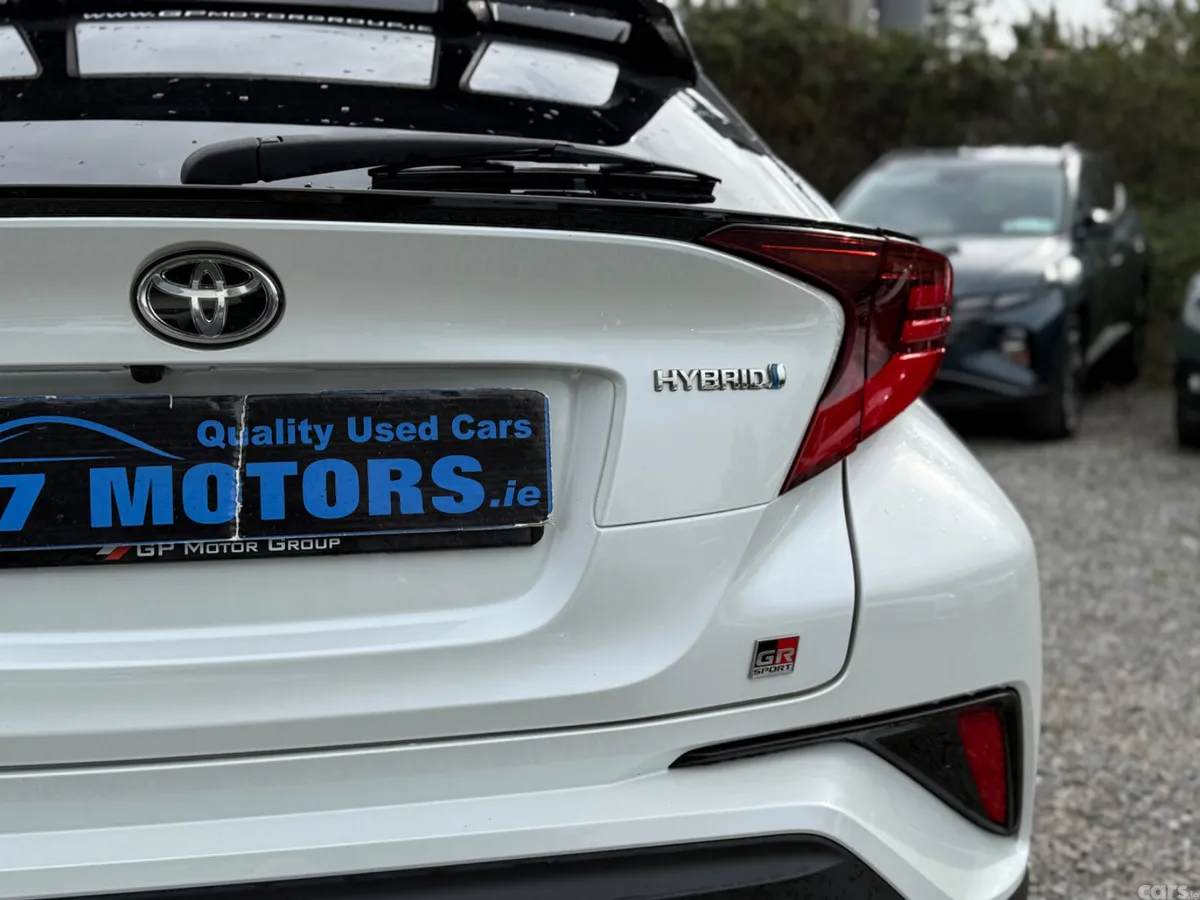 Toyota C-HR SUV, Petrol Hybrid, 2023, White