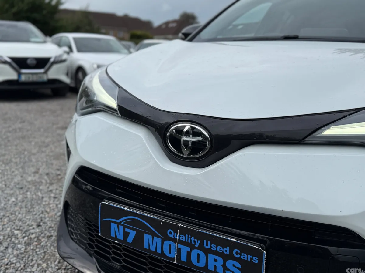Toyota C-HR SUV, Petrol Hybrid, 2023, White