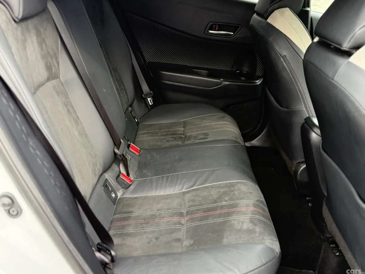 Toyota C-HR SUV, Petrol Hybrid, 2023, White