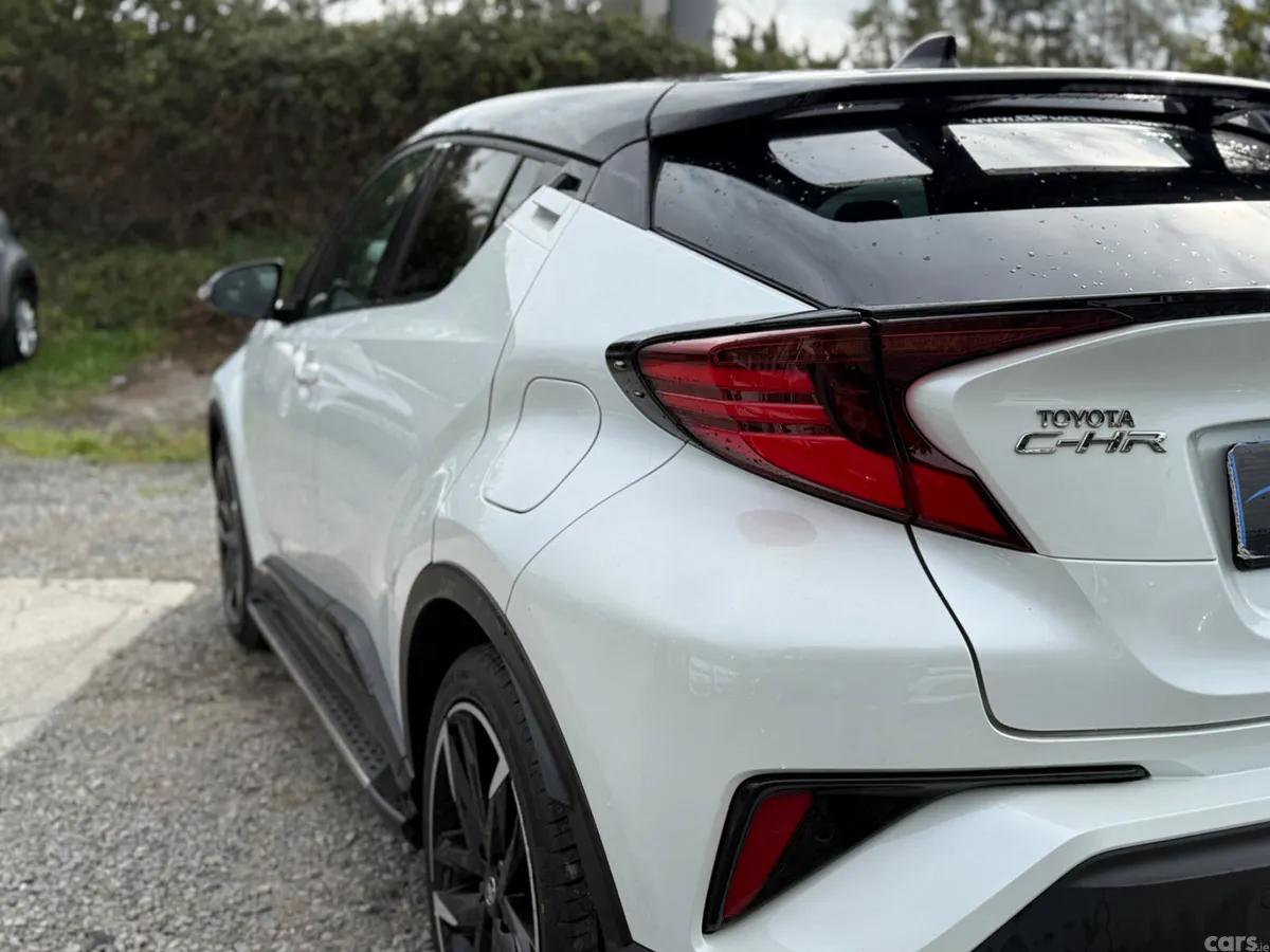 Toyota C-HR SUV, Petrol Hybrid, 2023, White