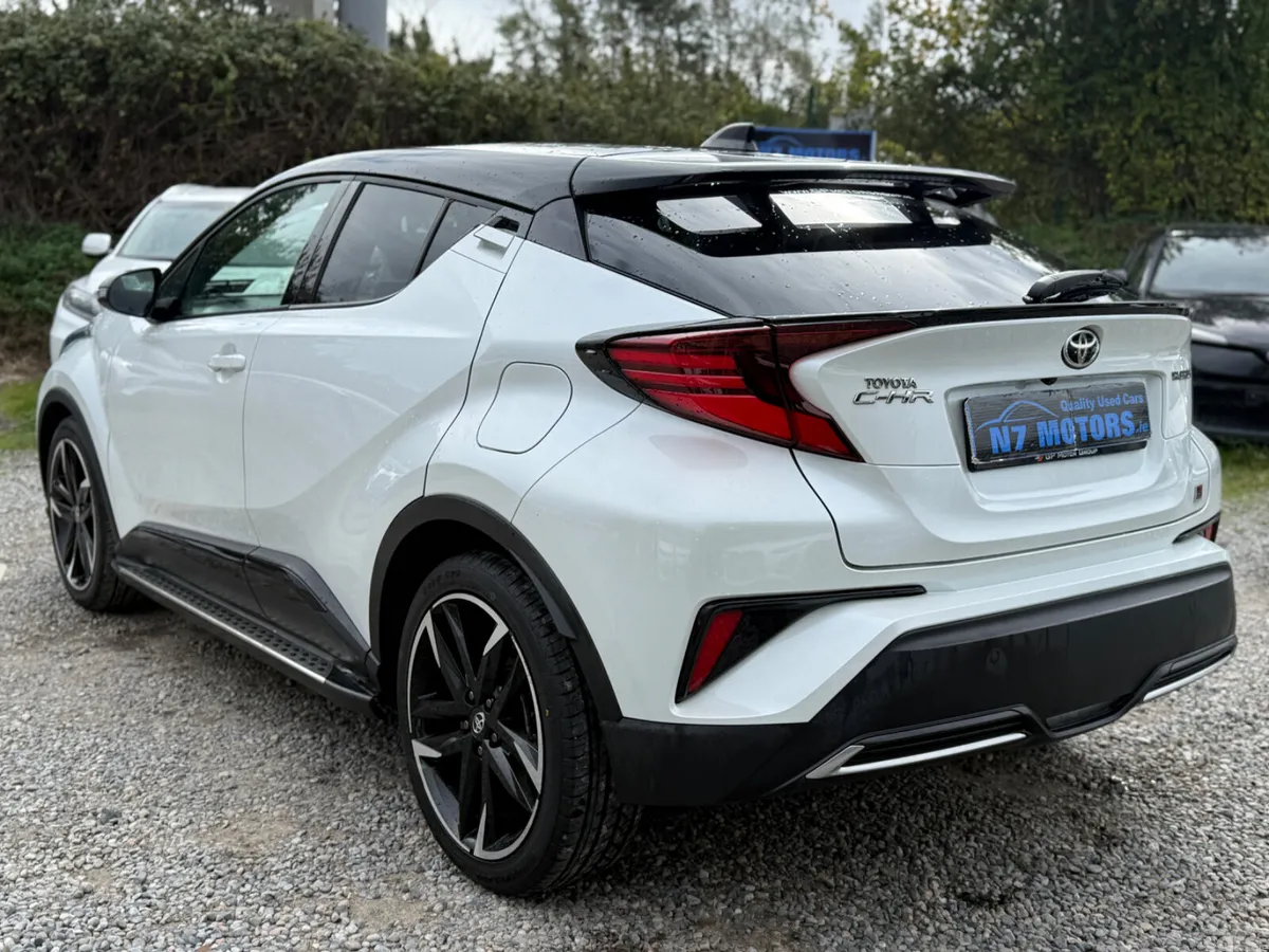 Toyota C-HR SUV, Petrol Hybrid, 2023, White