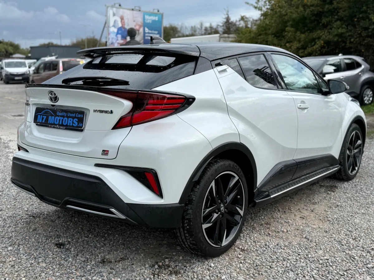 Toyota C-HR SUV, Petrol Hybrid, 2023, White