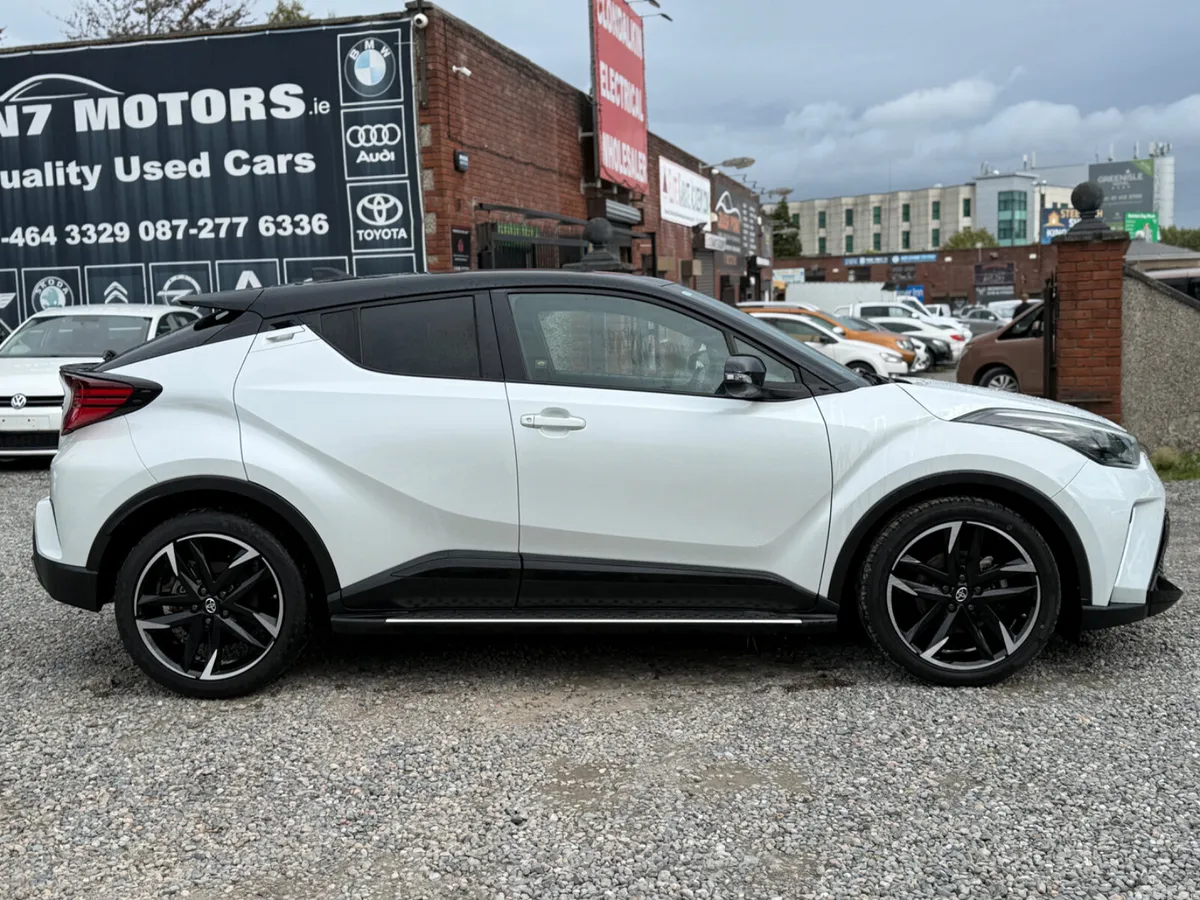 Toyota C-HR SUV, Petrol Hybrid, 2023, White