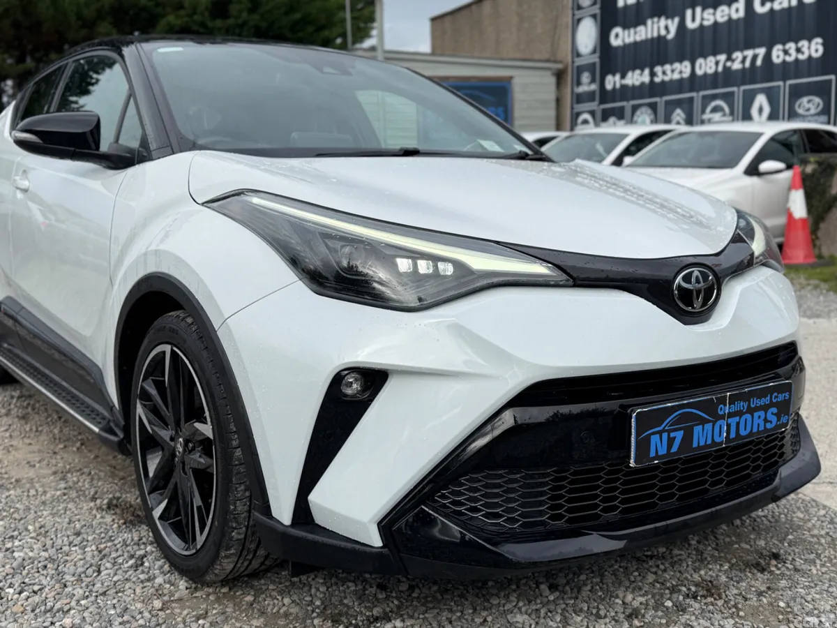 Toyota C-HR SUV, Petrol Hybrid, 2023, White