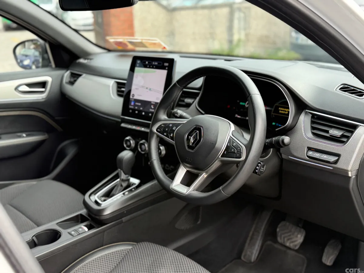 Renault Arkana Hatchback, Petrol Hybrid, 2025, White