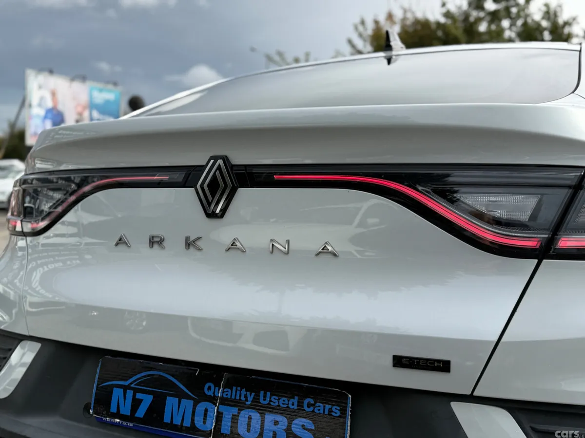 Renault Arkana Hatchback, Petrol Hybrid, 2025, White