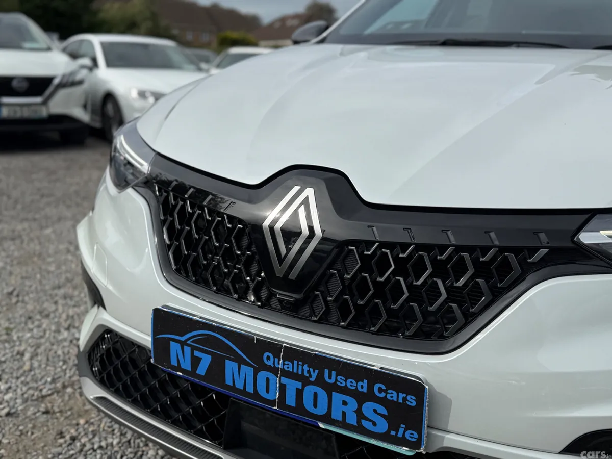 Renault Arkana Hatchback, Petrol Hybrid, 2025, White