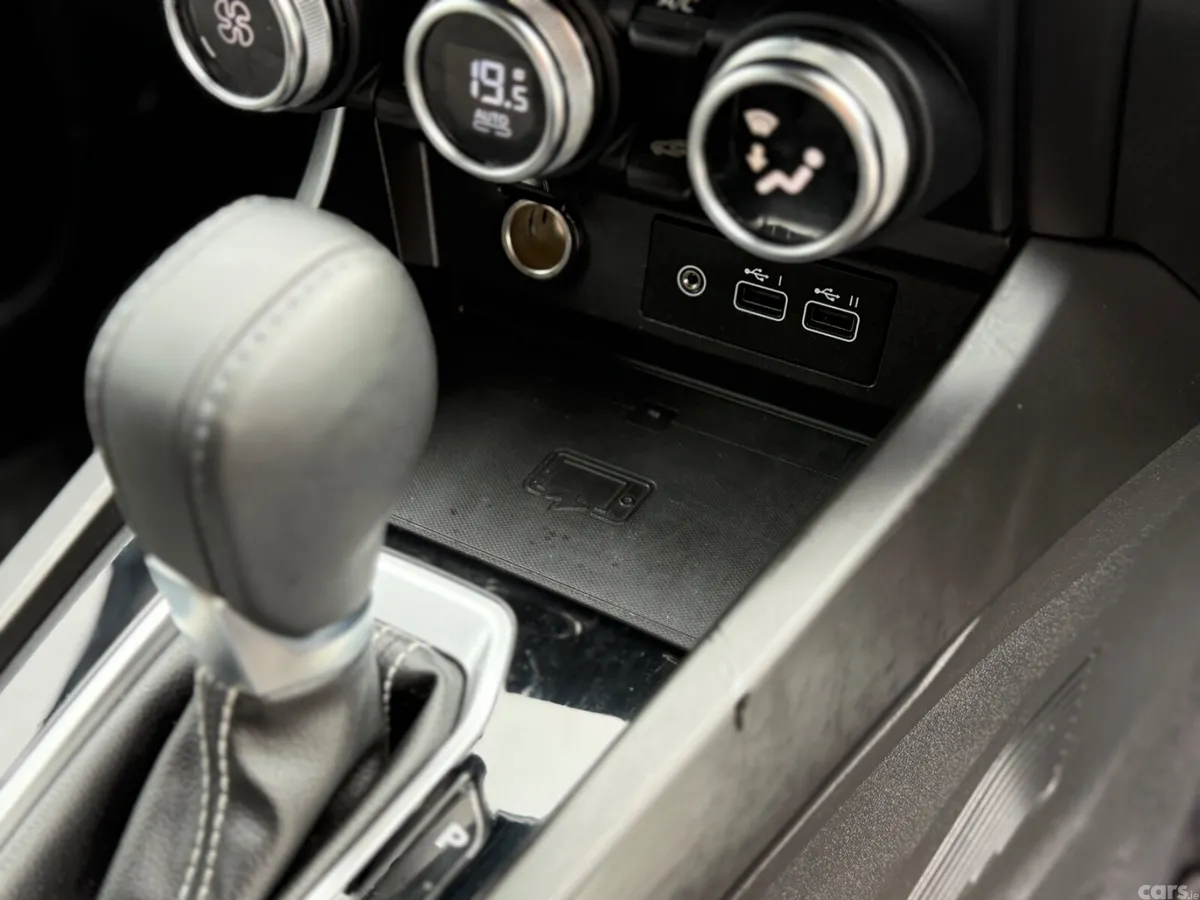 Renault Arkana Hatchback, Petrol Hybrid, 2025, White
