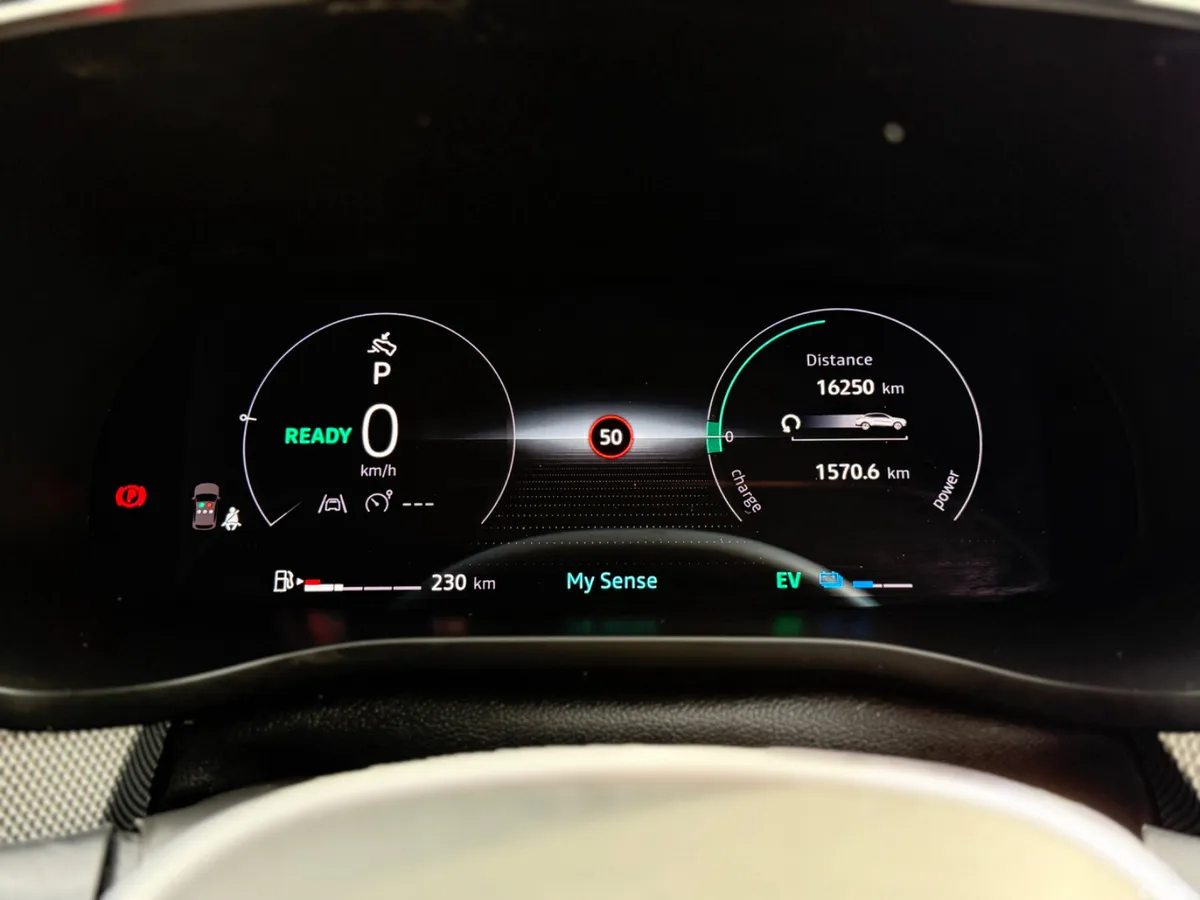Renault Arkana Hatchback, Petrol Hybrid, 2025, White