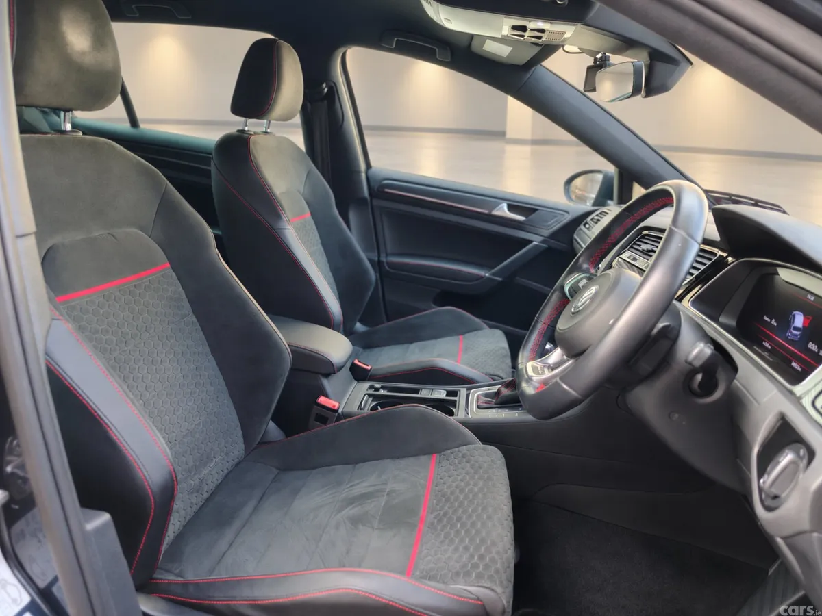 Volkswagen Golf Hatchback, Petrol, 2017, Grey