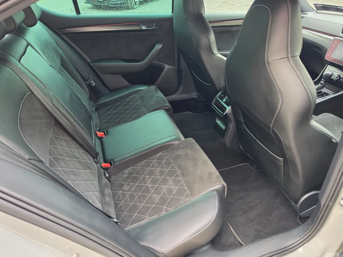 Skoda Superb Hatchback, Diesel, 2022, Grey