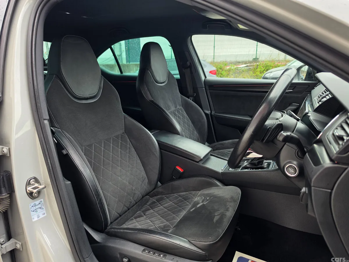 Skoda Superb Hatchback, Diesel, 2022, Grey