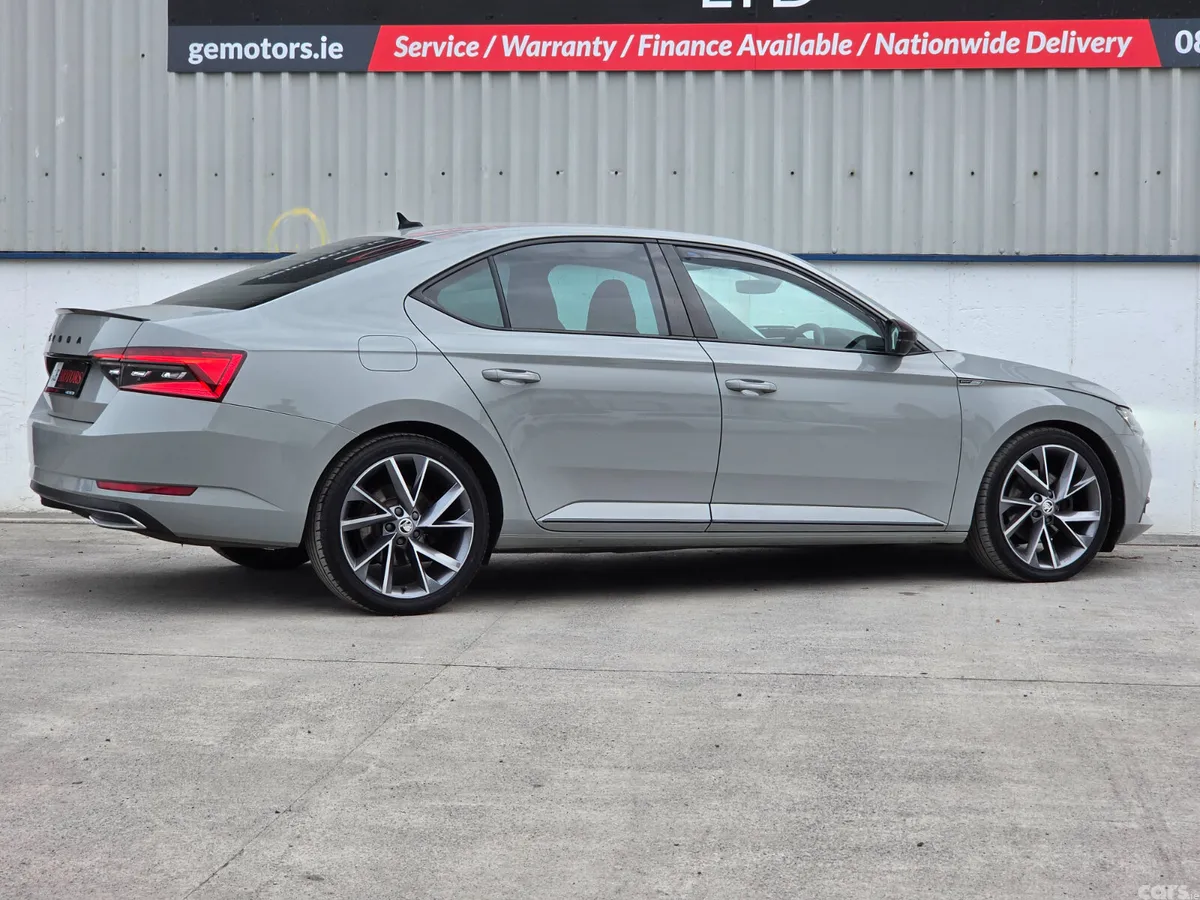 Skoda Superb Hatchback, Diesel, 2022, Grey