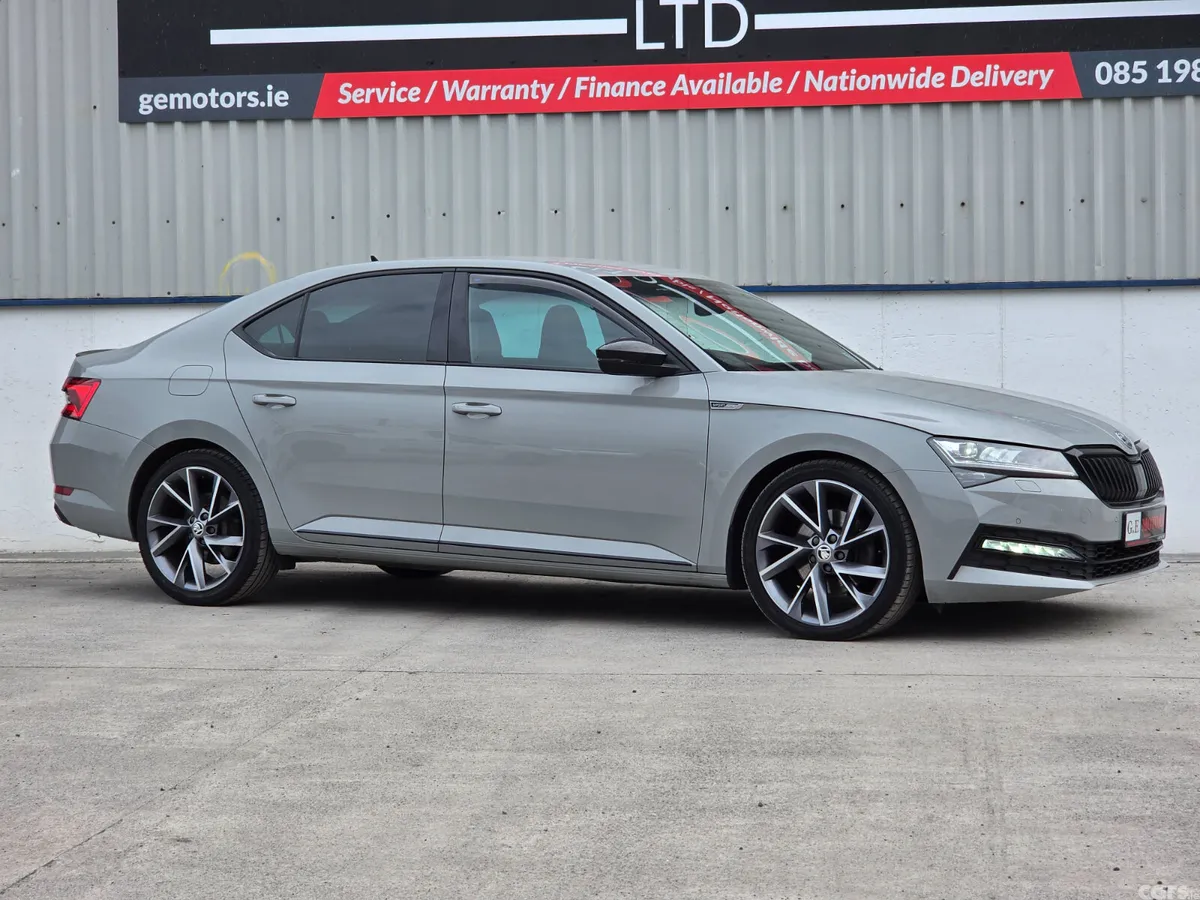 Skoda Superb Hatchback, Diesel, 2022, Grey