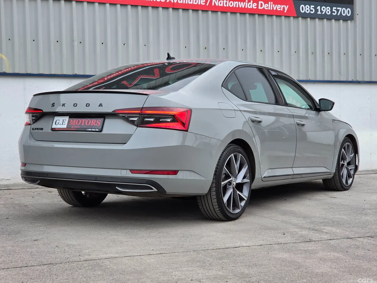 Skoda Superb Hatchback, Diesel, 2022, Grey