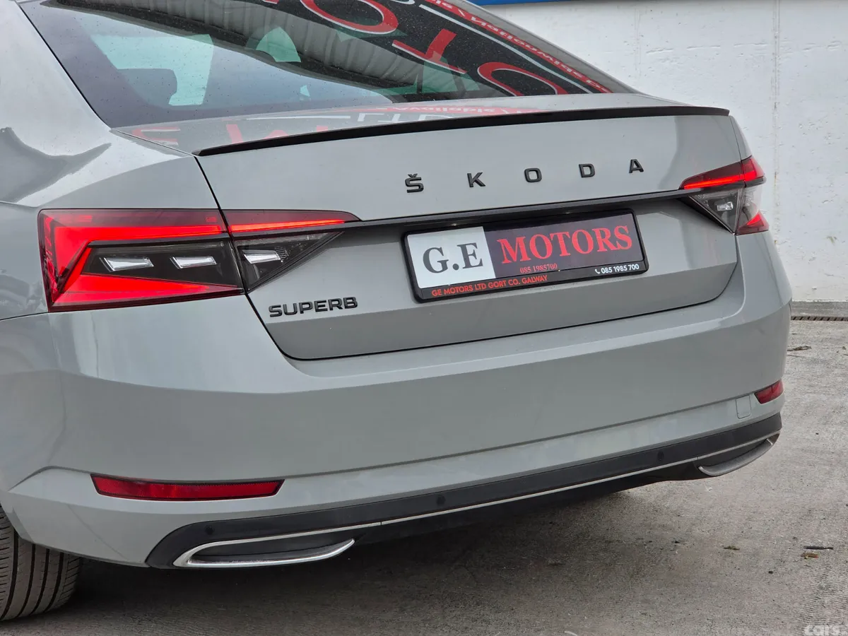 Skoda Superb Hatchback, Diesel, 2022, Grey