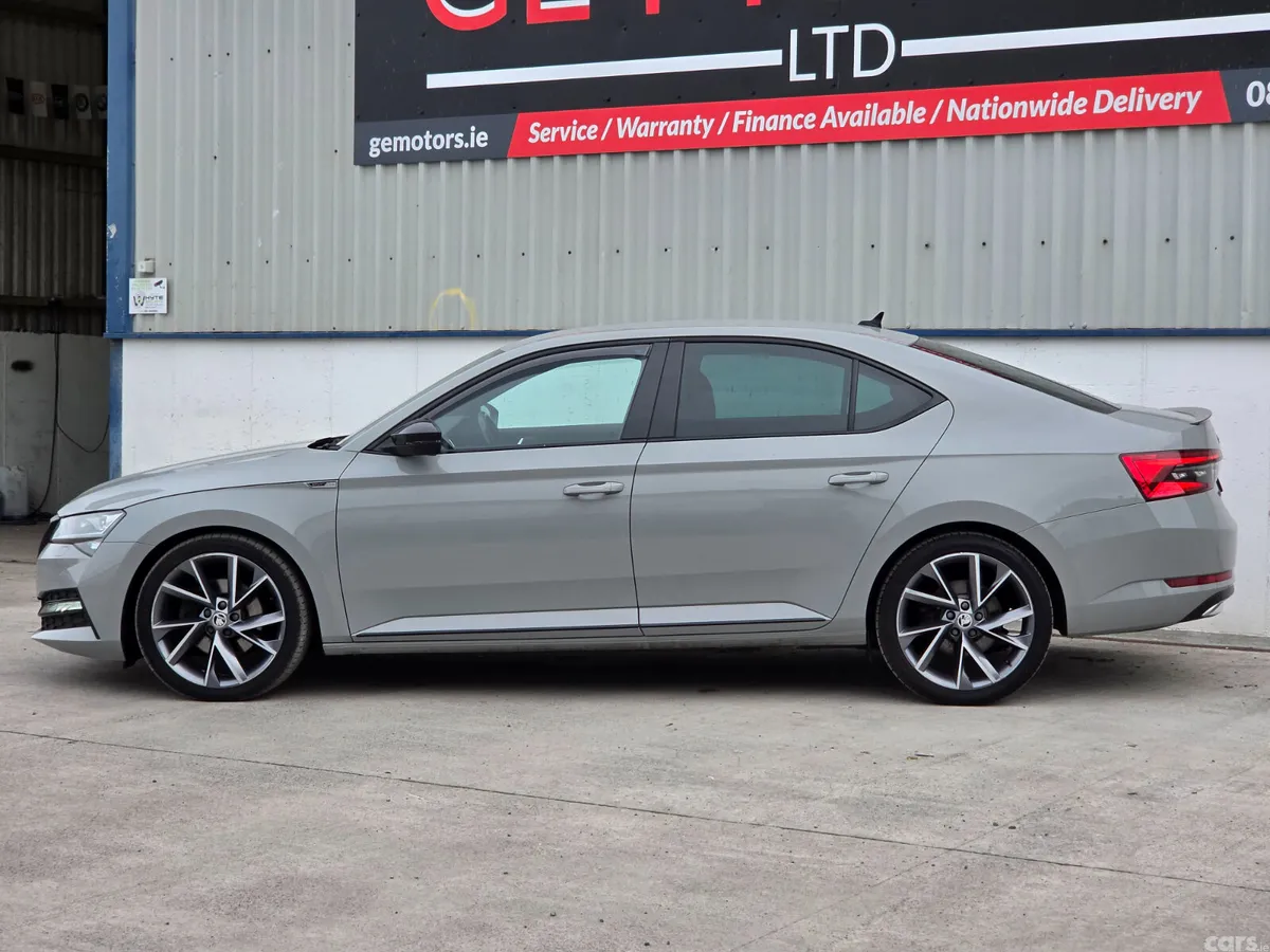 Skoda Superb Hatchback, Diesel, 2022, Grey