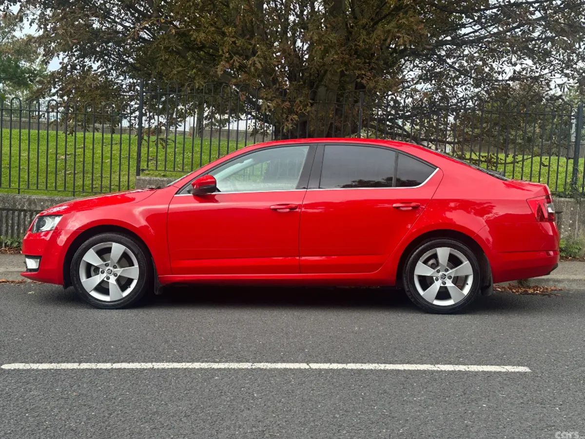 Skoda Octavia Saloon, Petrol, 2016, Red