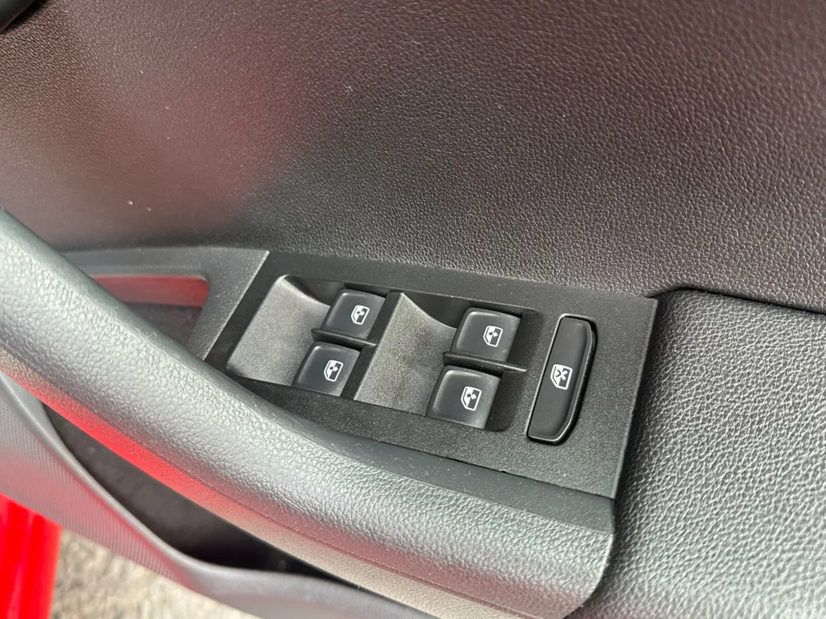 Skoda Octavia Saloon, Petrol, 2016, Red