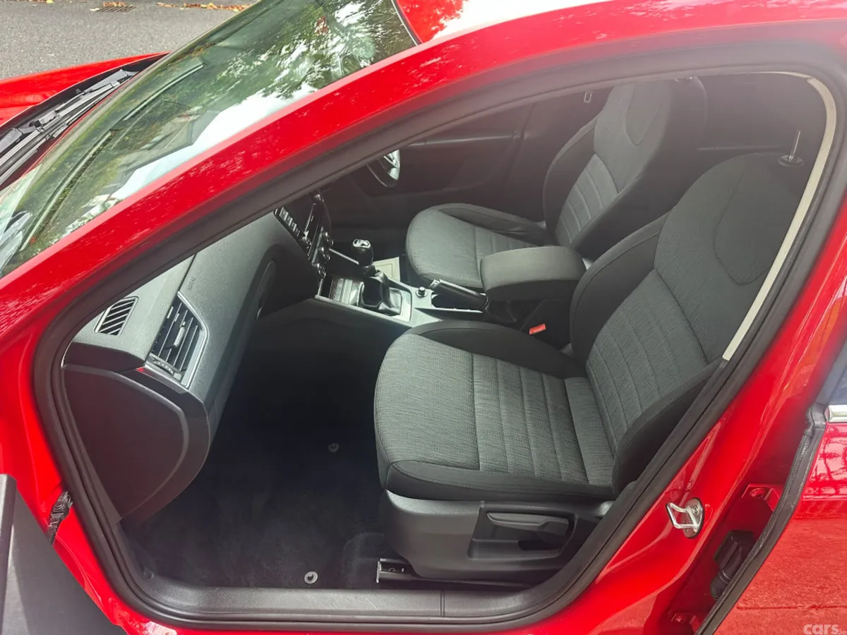 Skoda Octavia Saloon, Petrol, 2016, Red