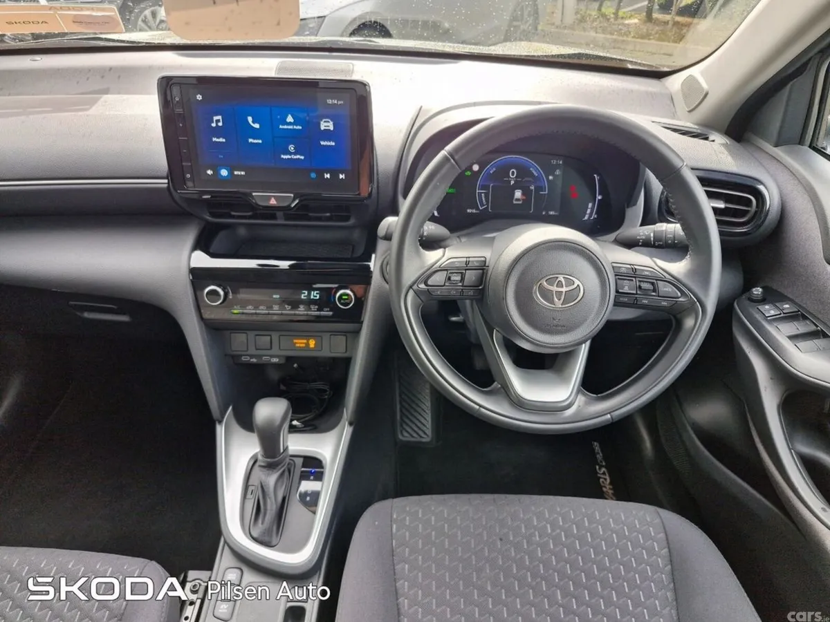Toyota Yaris Cross Hatchback, Petrol Hybrid, 2025, Green