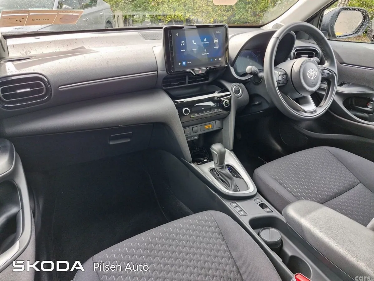 Toyota Yaris Cross Hatchback, Petrol Hybrid, 2025, Green