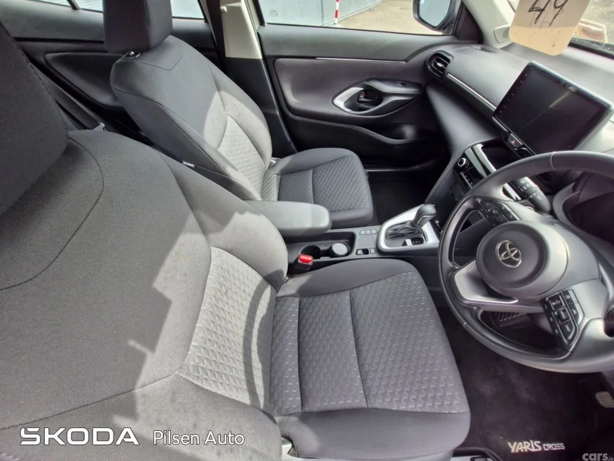 Toyota Yaris Cross Hatchback, Petrol Hybrid, 2025, Green