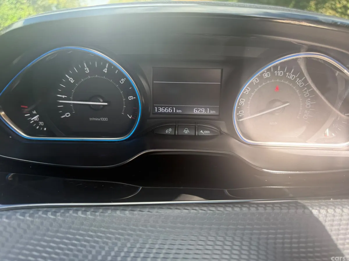 Peugeot 2008 SUV, Petrol, 2016, Red