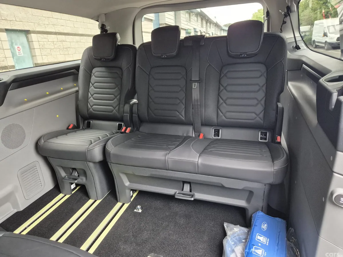Ford Tourneo Custom Van, Petrol Plug-in Hybrid, 2026, Grey