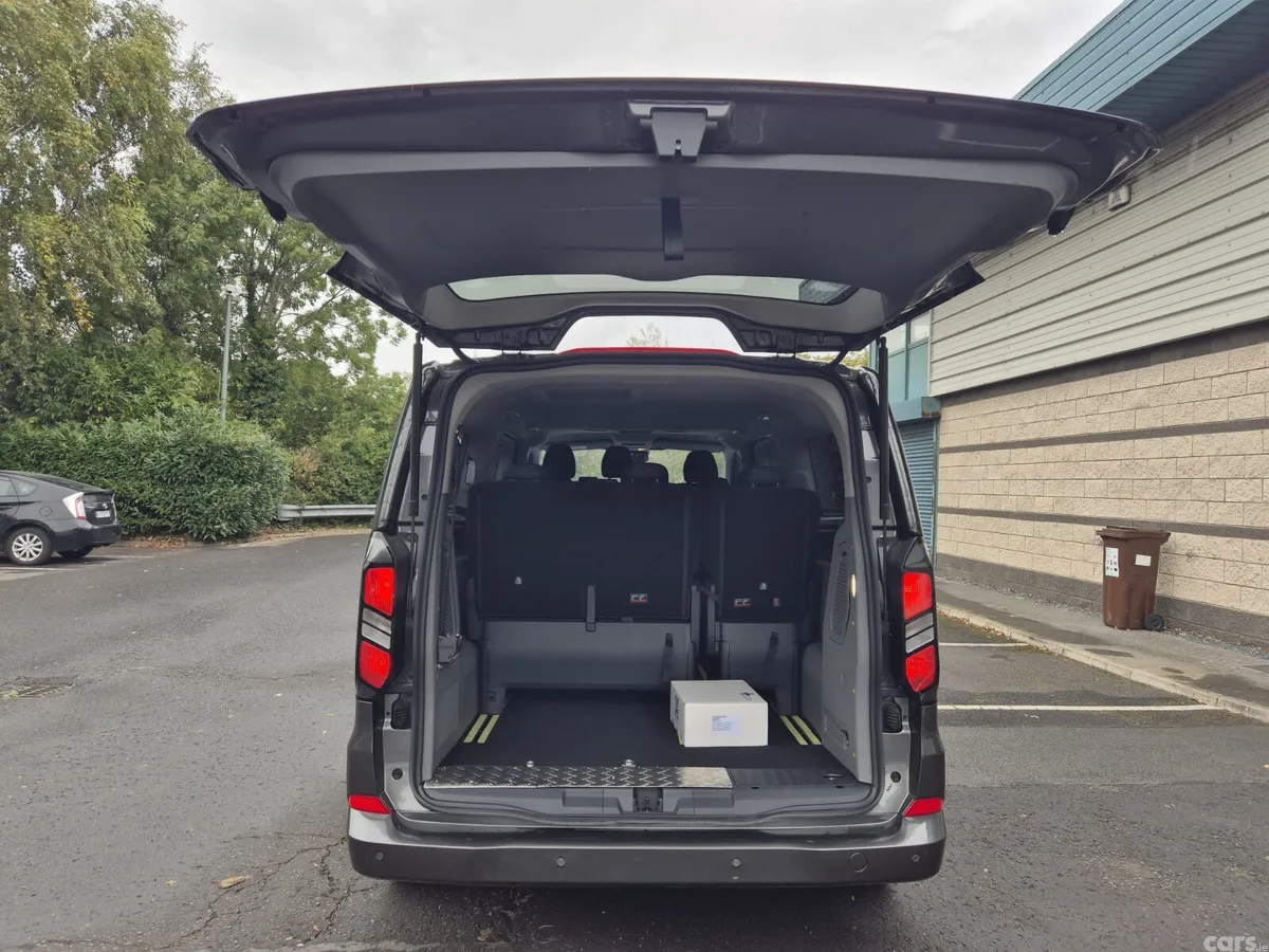 Ford Tourneo Custom Van, Petrol Plug-in Hybrid, 2026, Grey