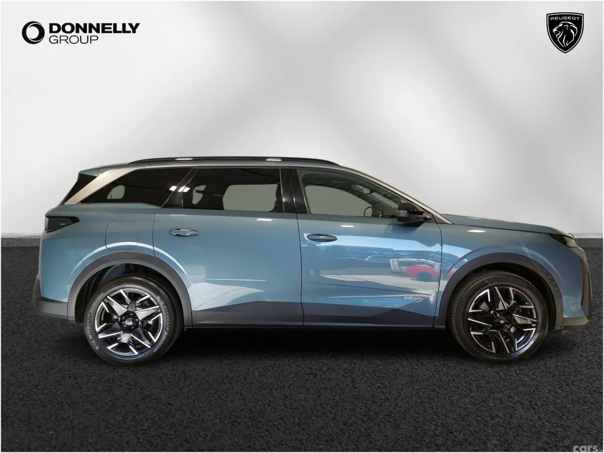 Peugeot 5008 , Petrol, 2025, Blue