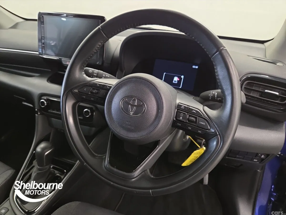 Toyota Yaris Hatchback, Petrol Hybrid, 2024, Blue