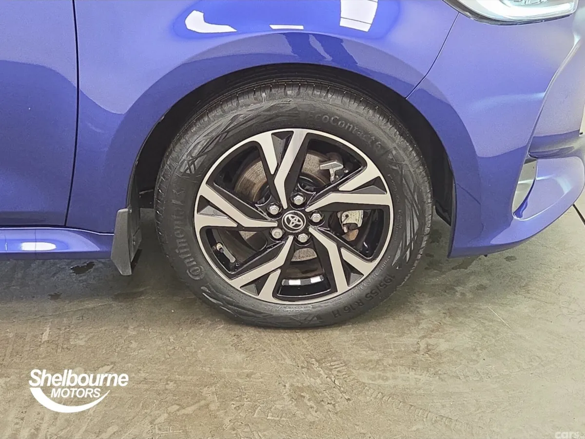 Toyota Yaris Hatchback, Petrol Hybrid, 2024, Blue