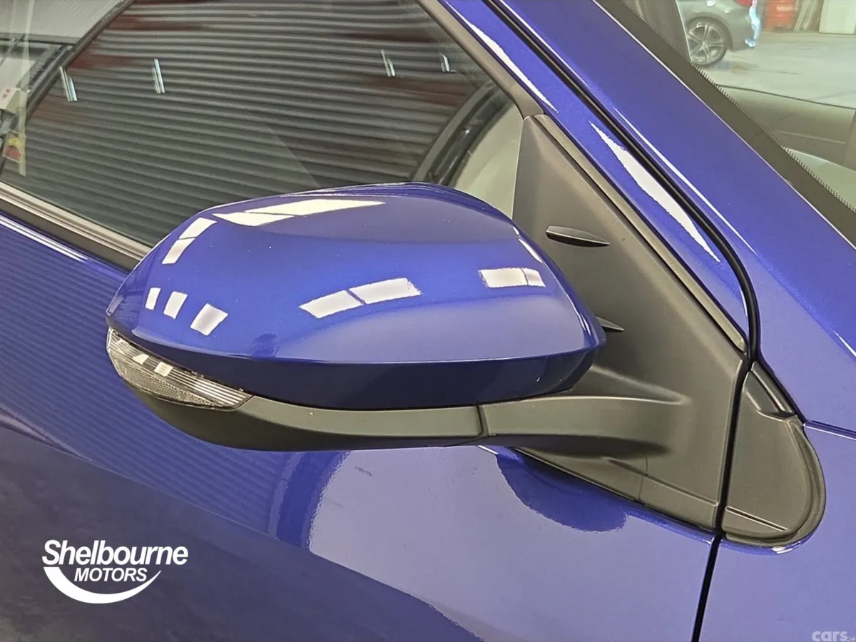 Toyota Yaris Hatchback, Petrol Hybrid, 2024, Blue