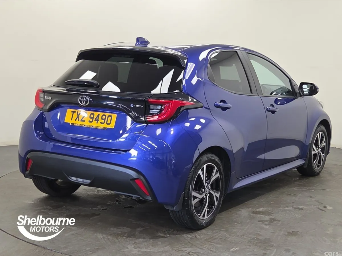 Toyota Yaris Hatchback, Petrol Hybrid, 2024, Blue