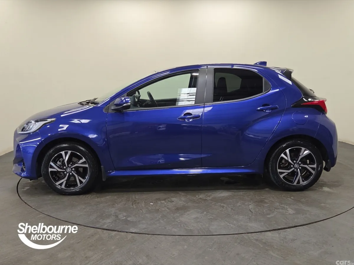 Toyota Yaris Hatchback, Petrol Hybrid, 2024, Blue