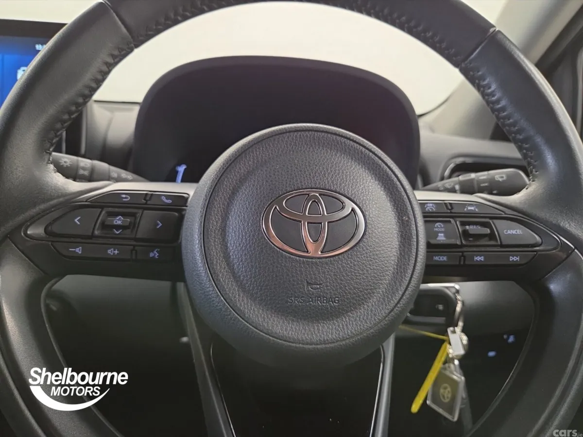Toyota Yaris Hatchback, Petrol Hybrid, 2024, Blue