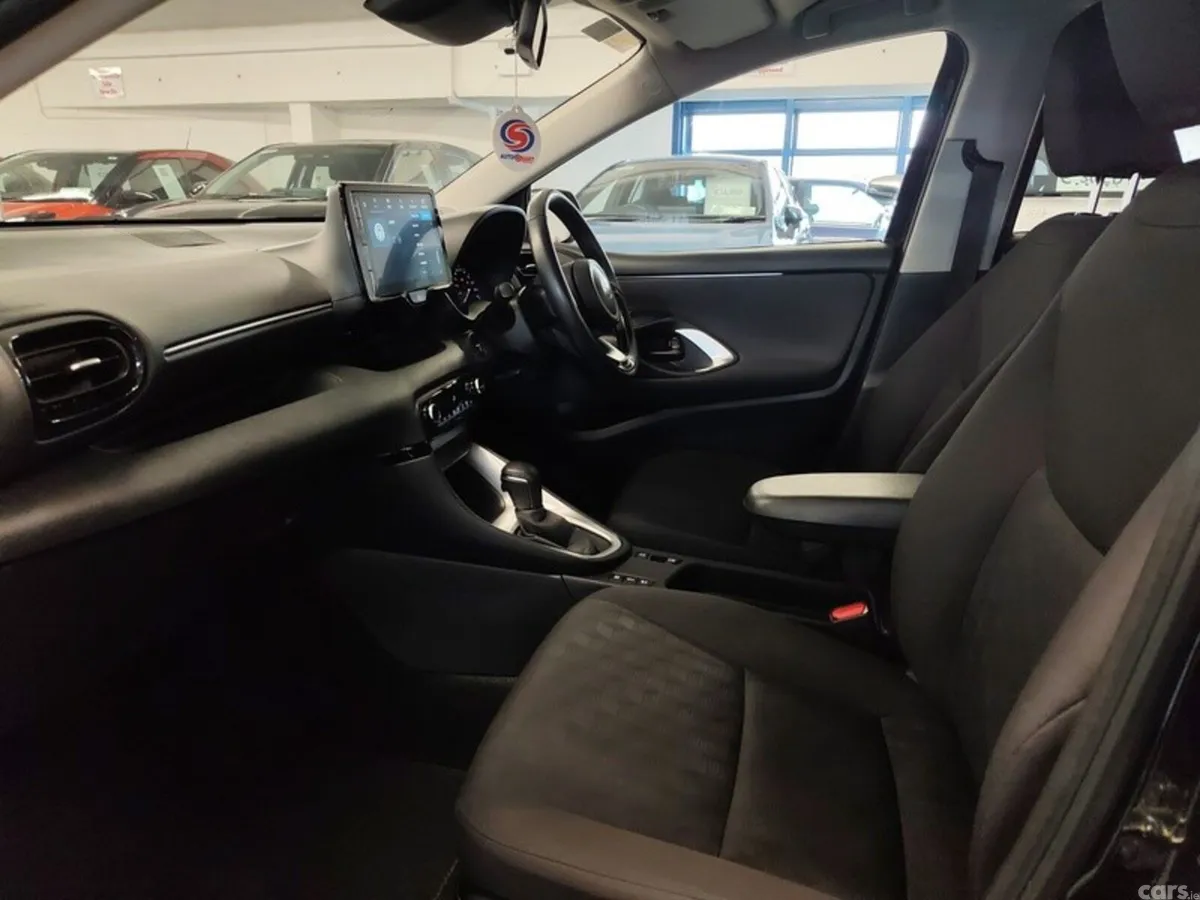 Toyota Yaris Hatchback, Petrol Hybrid, 2024, Black