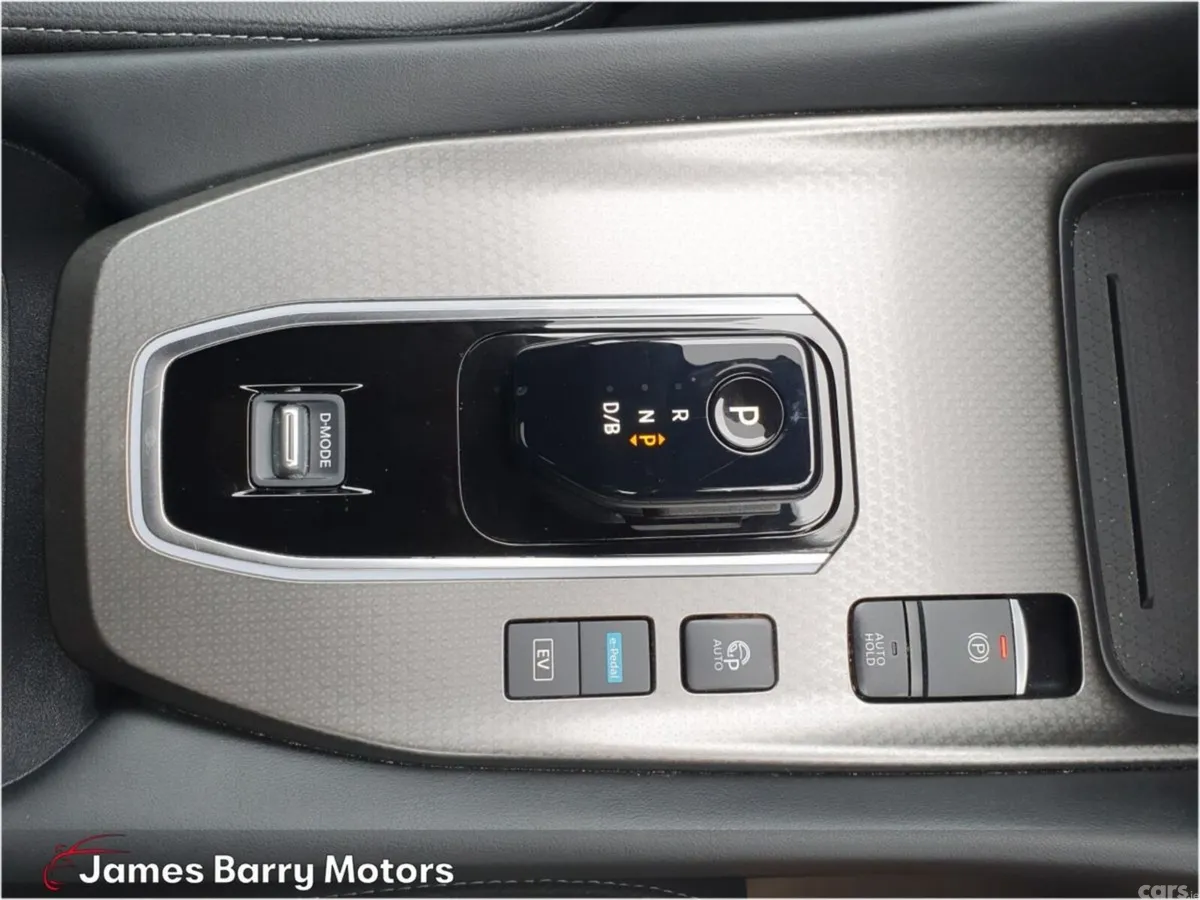 Nissan Qashqai MPV, Petrol Hybrid, 2026, White