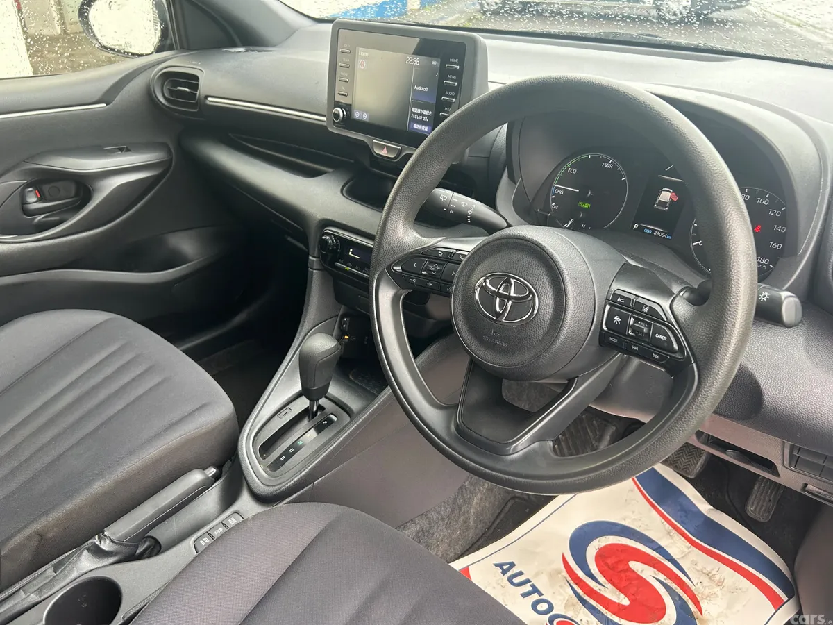 Toyota Yaris Hatchback, Petrol Hybrid, 2021, Blue