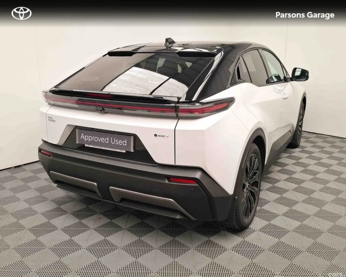 Toyota C-HR Estate, Electric, 2026, White