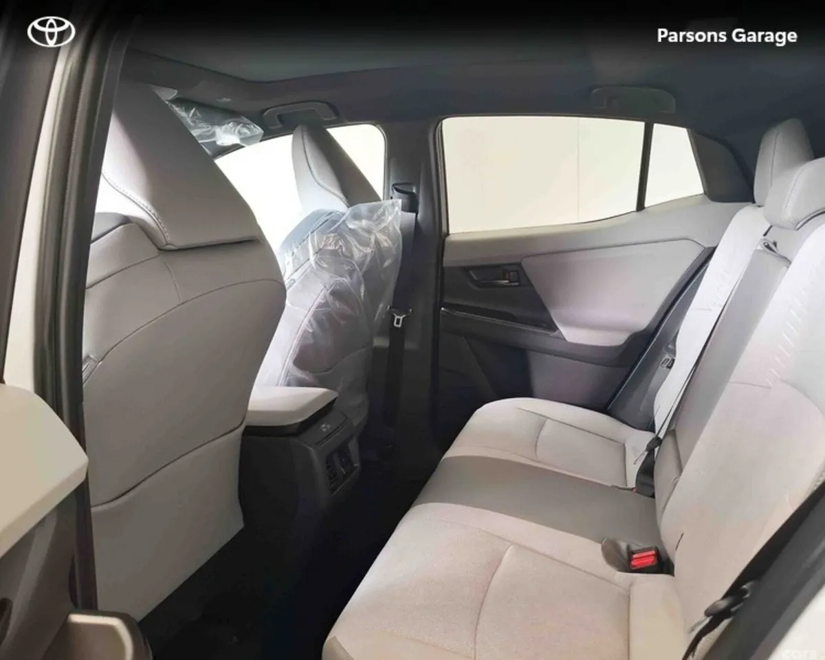 Toyota C-HR Estate, Electric, 2026, White
