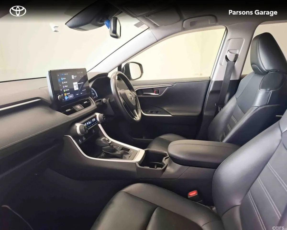 Toyota RAV4 SUV, Petrol Hybrid, 2023, White