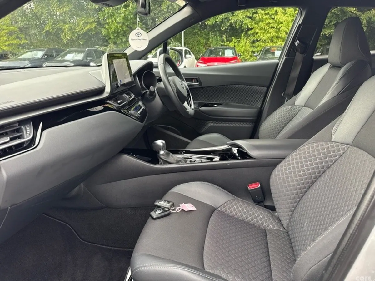 Toyota C-HR SUV, Petrol Hybrid, 2023, Silver