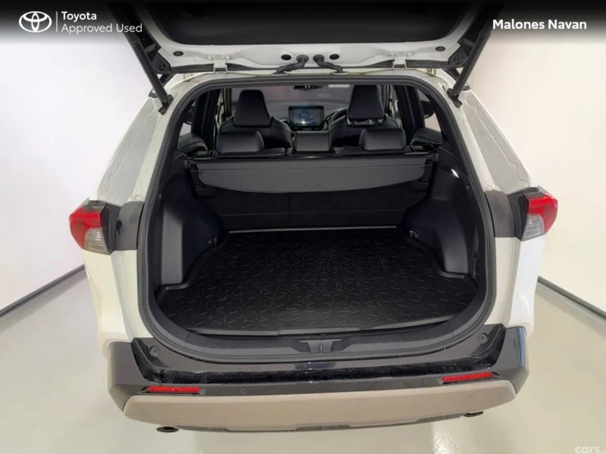 Toyota RAV4 SUV, Petrol Hybrid, 2023, White