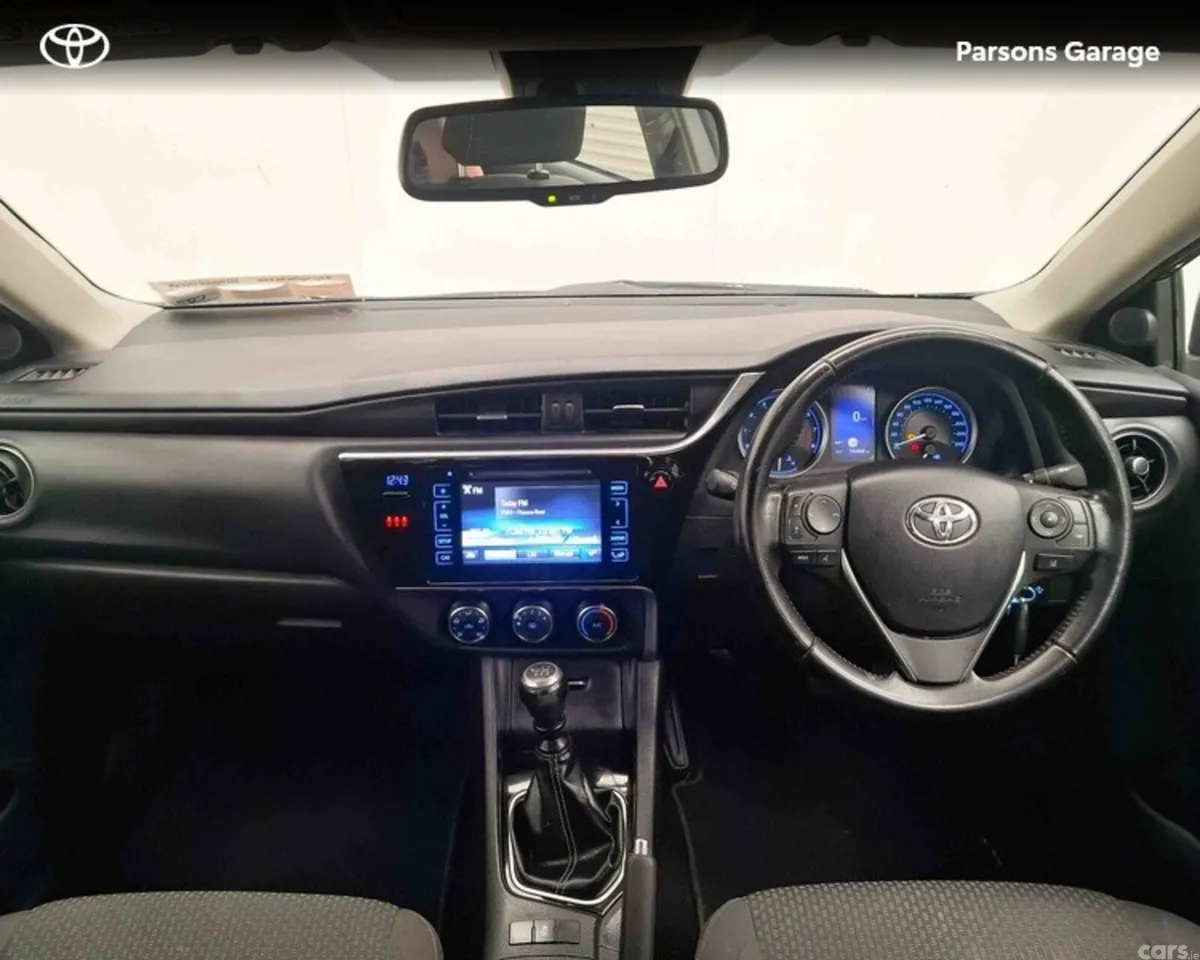Toyota Corolla Saloon, Petrol, 2017, Grey