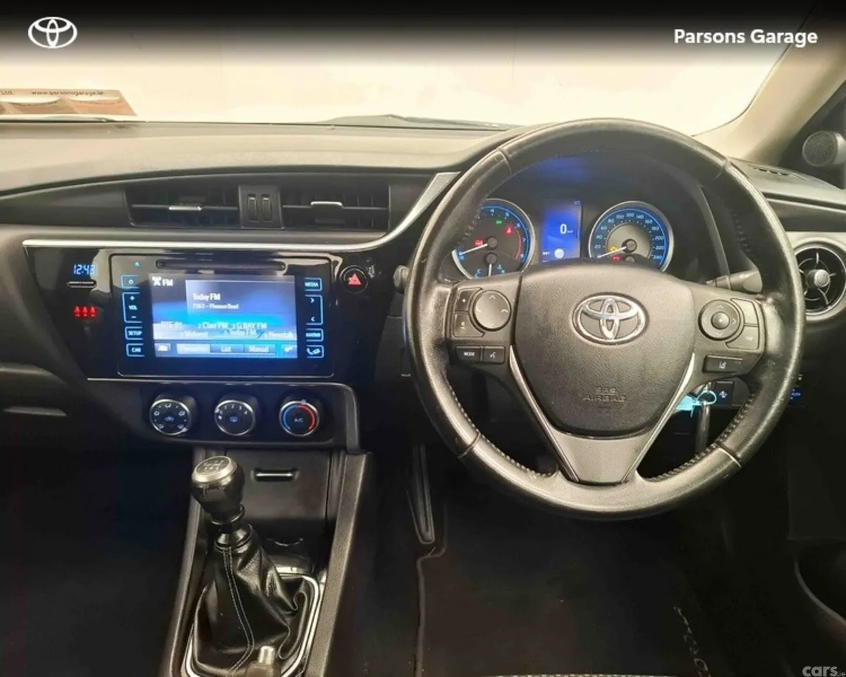 Toyota Corolla Saloon, Petrol, 2017, Grey