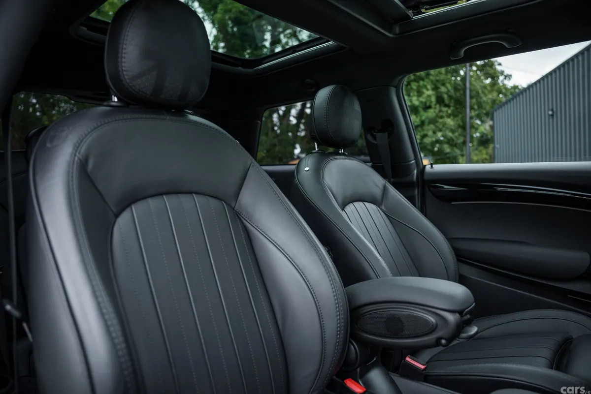 Mini Electric Hatchback, Electric, 2023, Grey