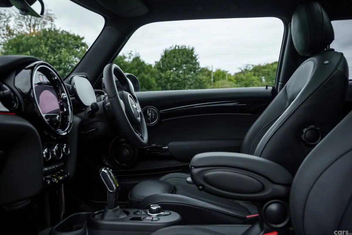 Mini Electric Hatchback, Electric, 2023, Grey