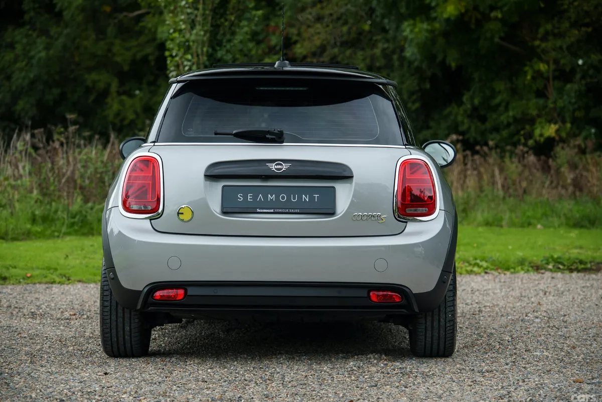 Mini Electric Hatchback, Electric, 2023, Grey